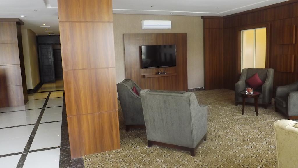 Baron Palace - Almasif Hotel Apartments Эр-Рияд Экстерьер фото